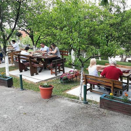 Lazarev Konak Banja Koviljača Buitenkant foto