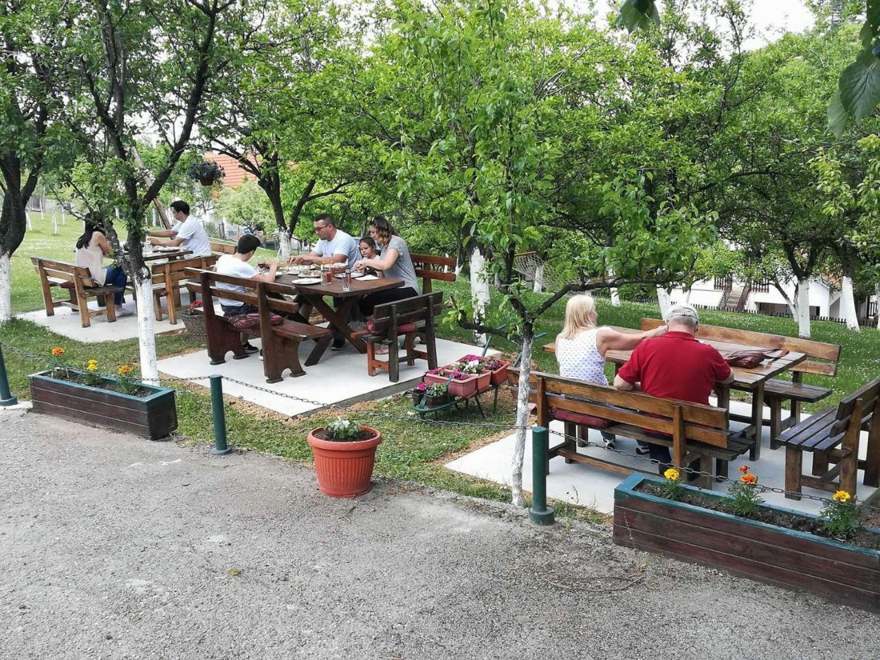 Lazarev Konak Banja Koviljača Buitenkant foto