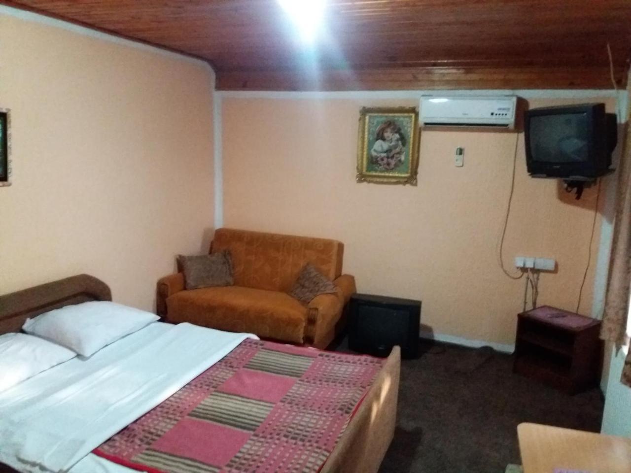Lazarev Konak Banja Koviljača Kamer foto