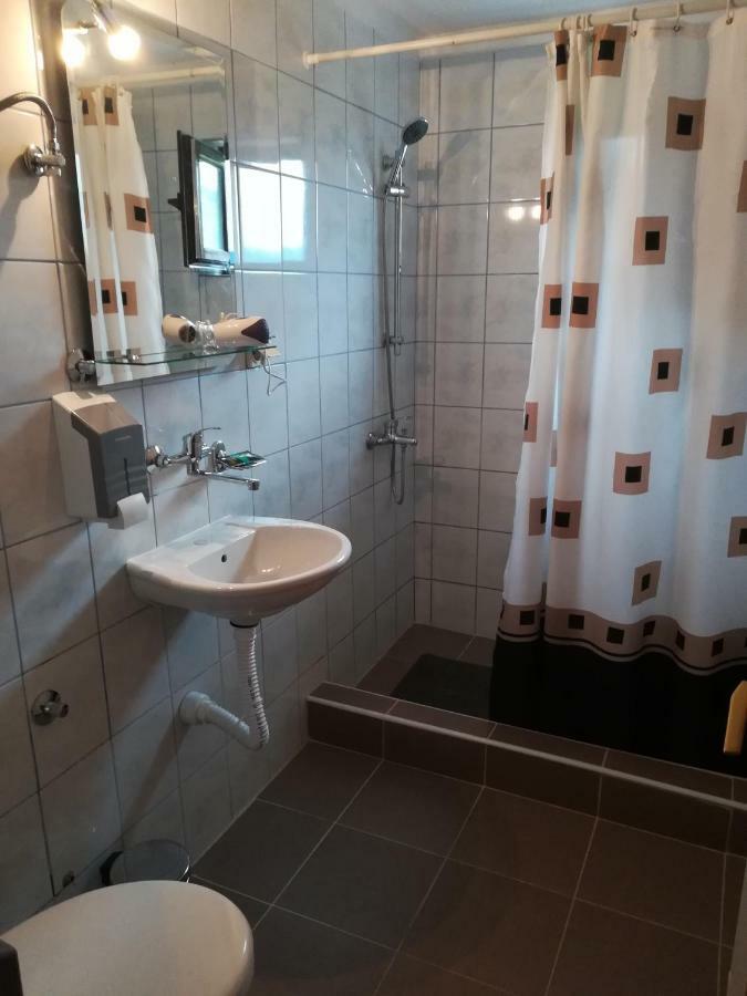 Lazarev Konak Banja Koviljača Buitenkant foto